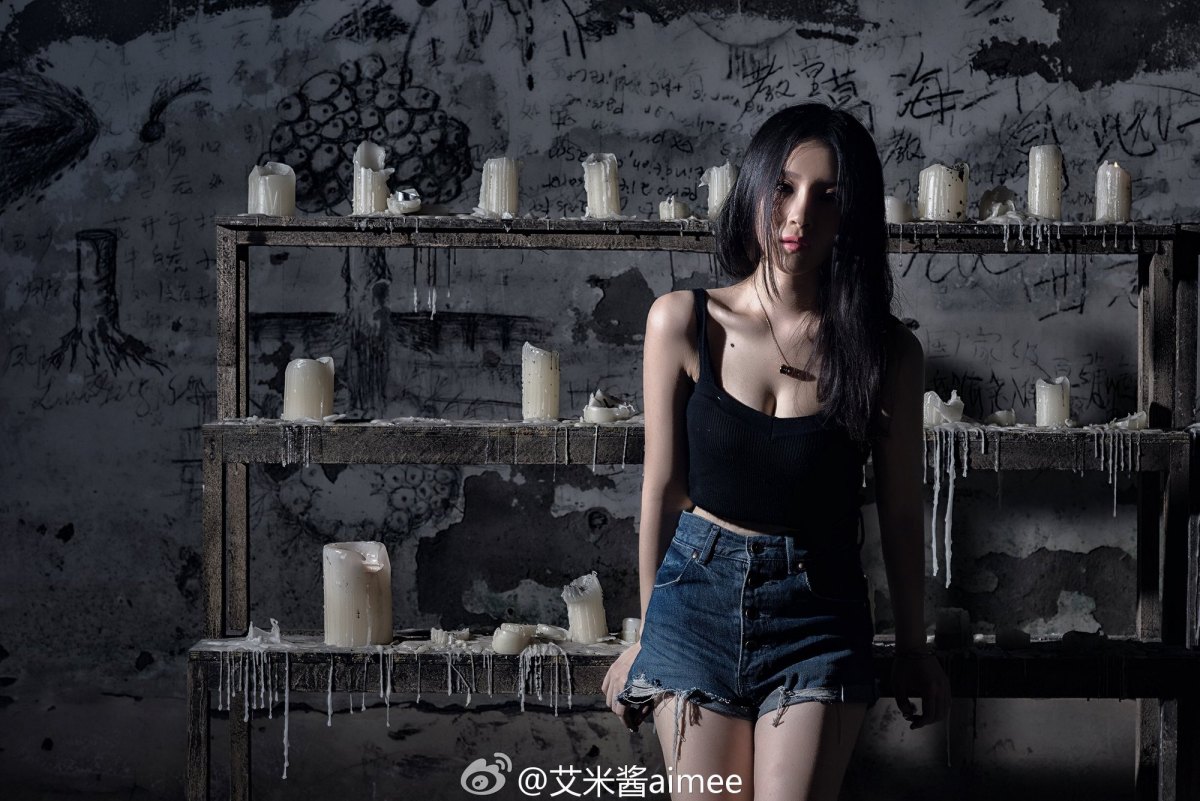 龙珠TV美女主播艾米酱aimee也是阿里游戏展台showgirl女神之一