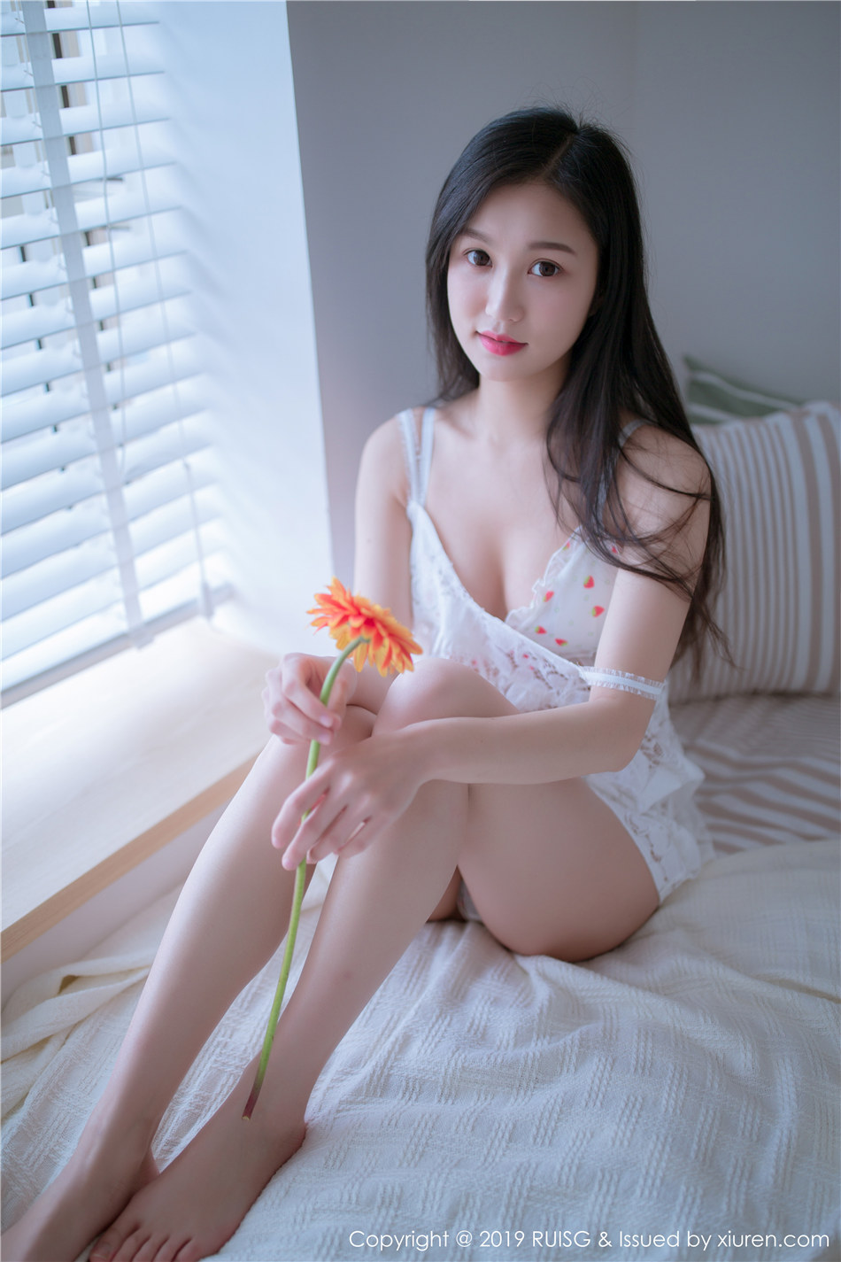 甜美可爱女孩深紫Julie室内性感睡衣白皙铜体魅惑写真